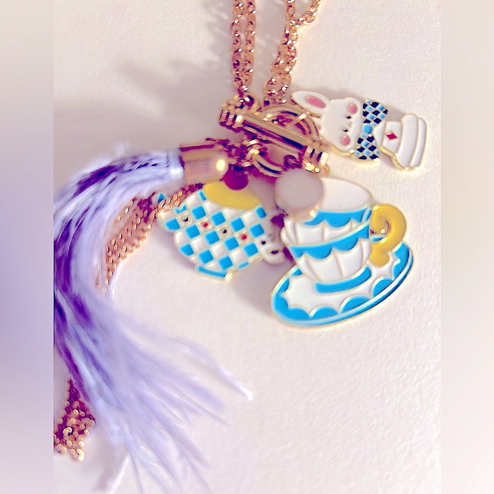 Necklace Alice in Wonderland Tea Party🫖, Quartz Druzy, Blue feather charms, 22”